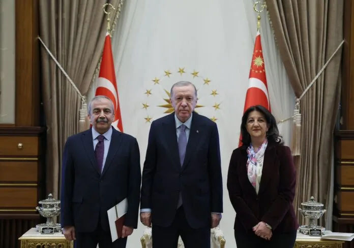 0x0-son-dakika-gozler-kulliyede-terorsuz-turkiye-yolunda-kritik-viraj-baskan-erdogan-dem-heyetini-kabul-etti-1744286960040 (1)